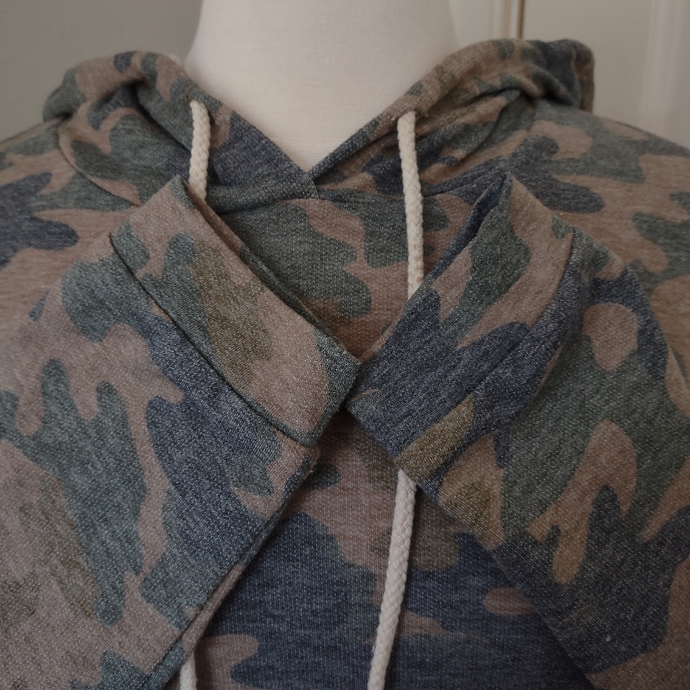 Hoodie Cropped Camo Medium - Picture 6 of 9